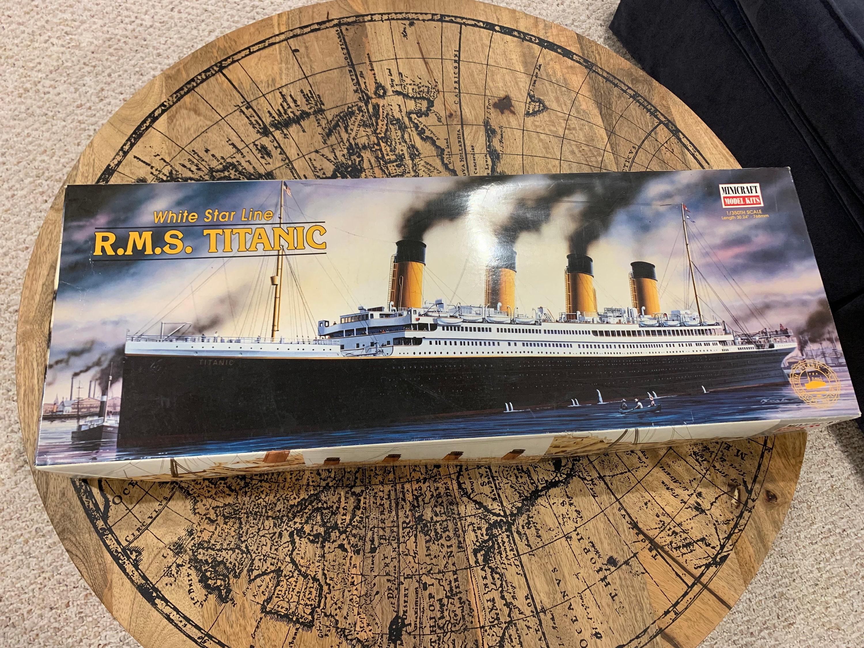 R.M.S. TITANIC 1/350模型キット　タイタニック Minicraft RMS Titanic Deluxe W/ Brass Railings 1/350 Plastic