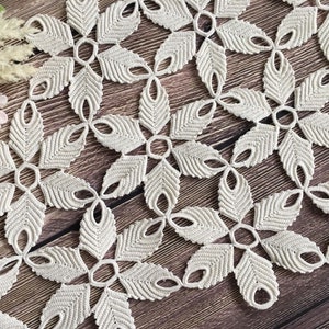 Vintage Hand gehäkelte Irish Leaf Floral Baumwolle Tischdecke Herzstück 74 x 42 cm