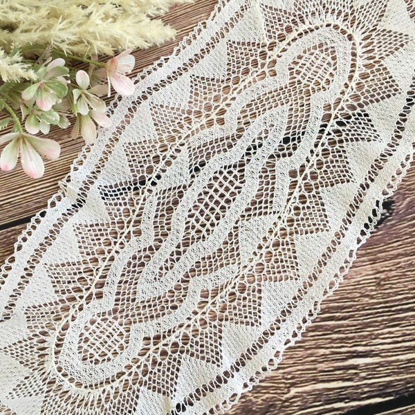 Antique Charming Finest Linen Lace Victorian Edwardian Delicate Doily 34 x 16 cm