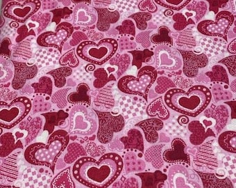 Heart Pet Bandana, Pink and Red Patchwork Heart Print Dog or Cat Bandana, Sweetheart Pet Accessory, Pañuelo Corazón