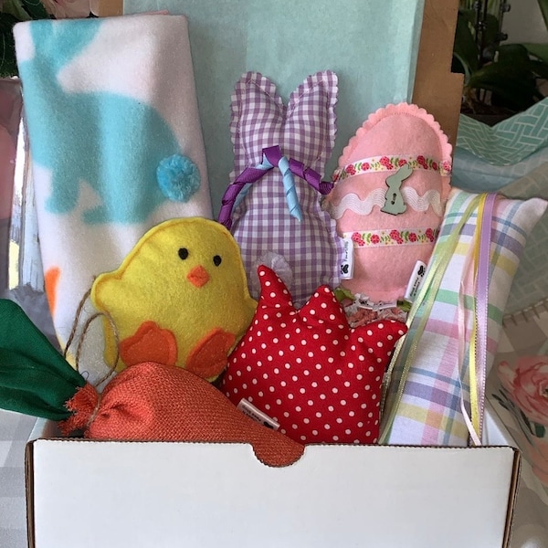 Spring Bundle Box Catnip Toys, Catnip Toy Bunny, Eggs, Tulips, Mat, Chick, Carrot, Kicker, Send a Spring box to your furriend