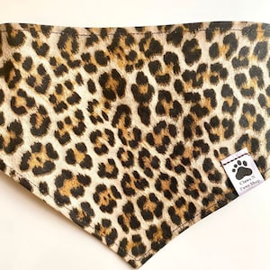 Cheetah Fall Prints Pet Bandana, wild Print Pet Autumn Bandana, Bow Tie Cheetah print, Neckwear, Pañuelo Leopardo Gato y Perro