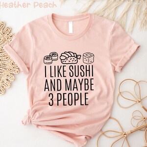 Ich mag Sushi und vielleicht 3 Personen Shirt, Sushi-T-Shirt, süßes Sushi-Shirt, japanisches Essen Tees, Sushi-Liebhaber-Geschenke, Geschenke für Sushi-Liebhaber