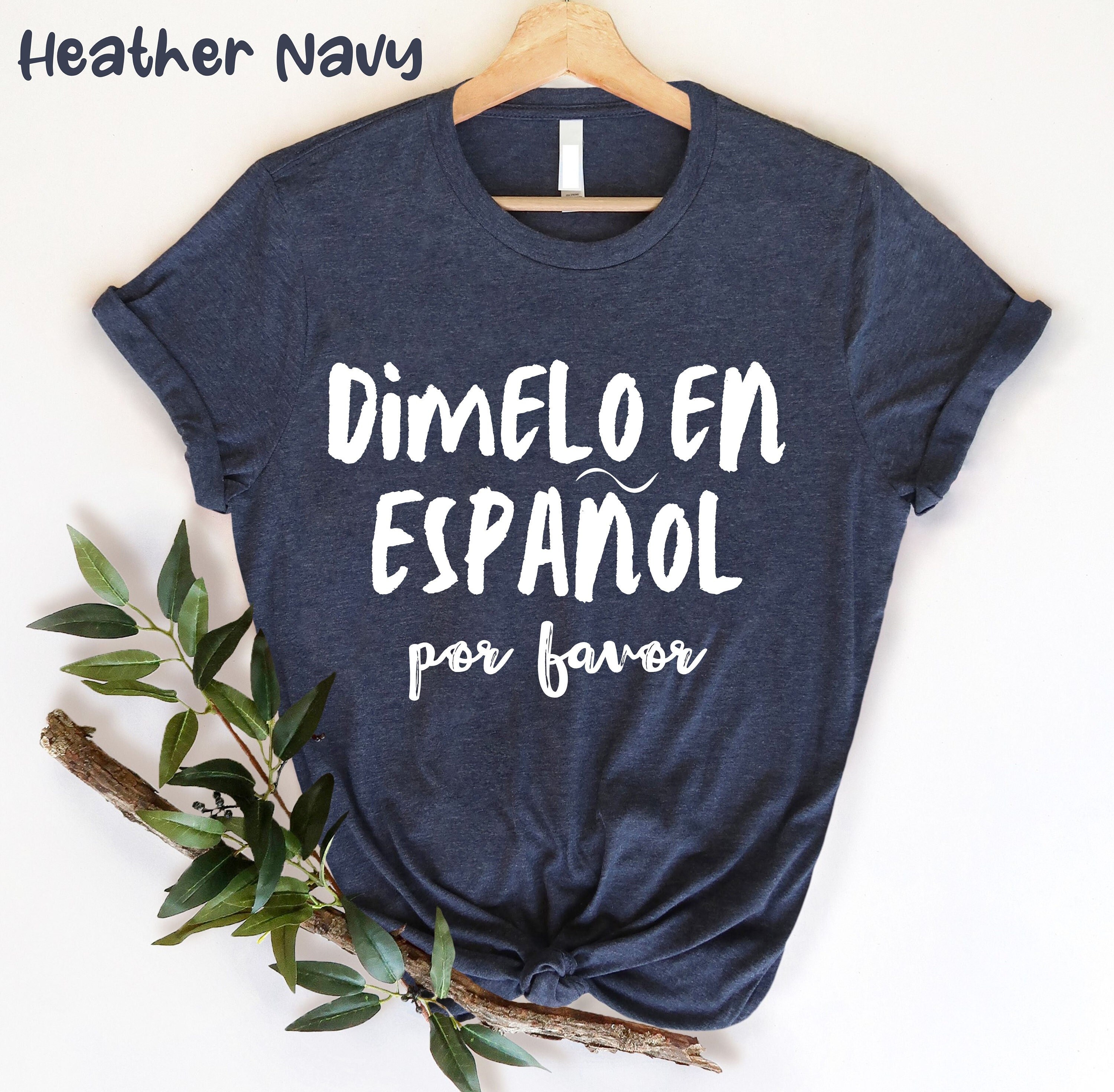 A blue t shirt en español sale