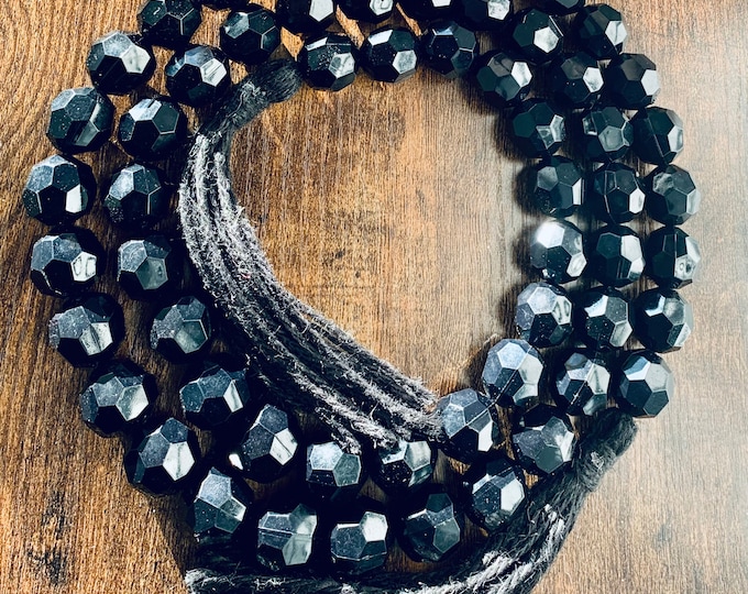 Sparkling Black Faceted Crystal Garland: Glamorous Gemstone Bead Decor with Tassels