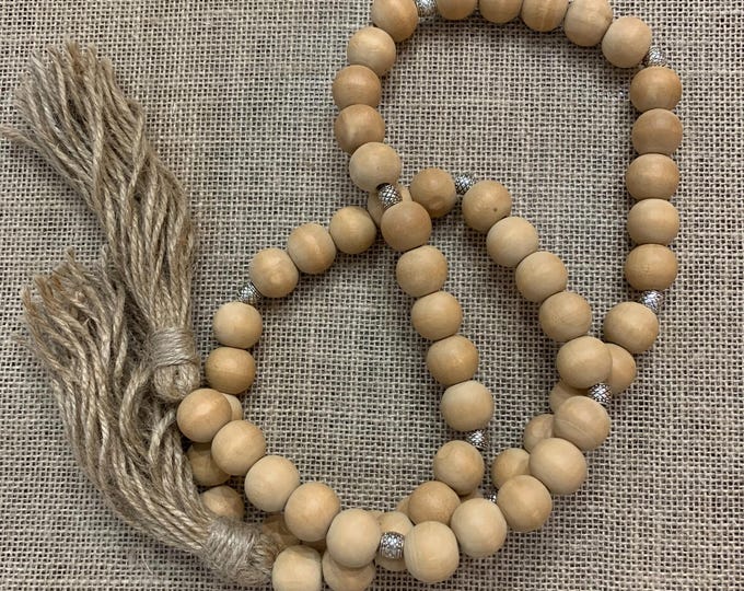 Chic Wood Beaded Garland - Silver Details & Jute Tassels for Home Decor