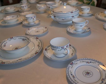 Antikes englisches Transferware Geschirr mit Blumenmuster, Rosedale von Wedgwood 42 Teile, personalisierbares Geschirr Set