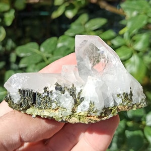 Quarz mit Grünem Epidot Kristall Exemplar, türkisches Mineral, Klares Glänzendes Quarz Cluster, 6x4x3 cm. - 100 gr.