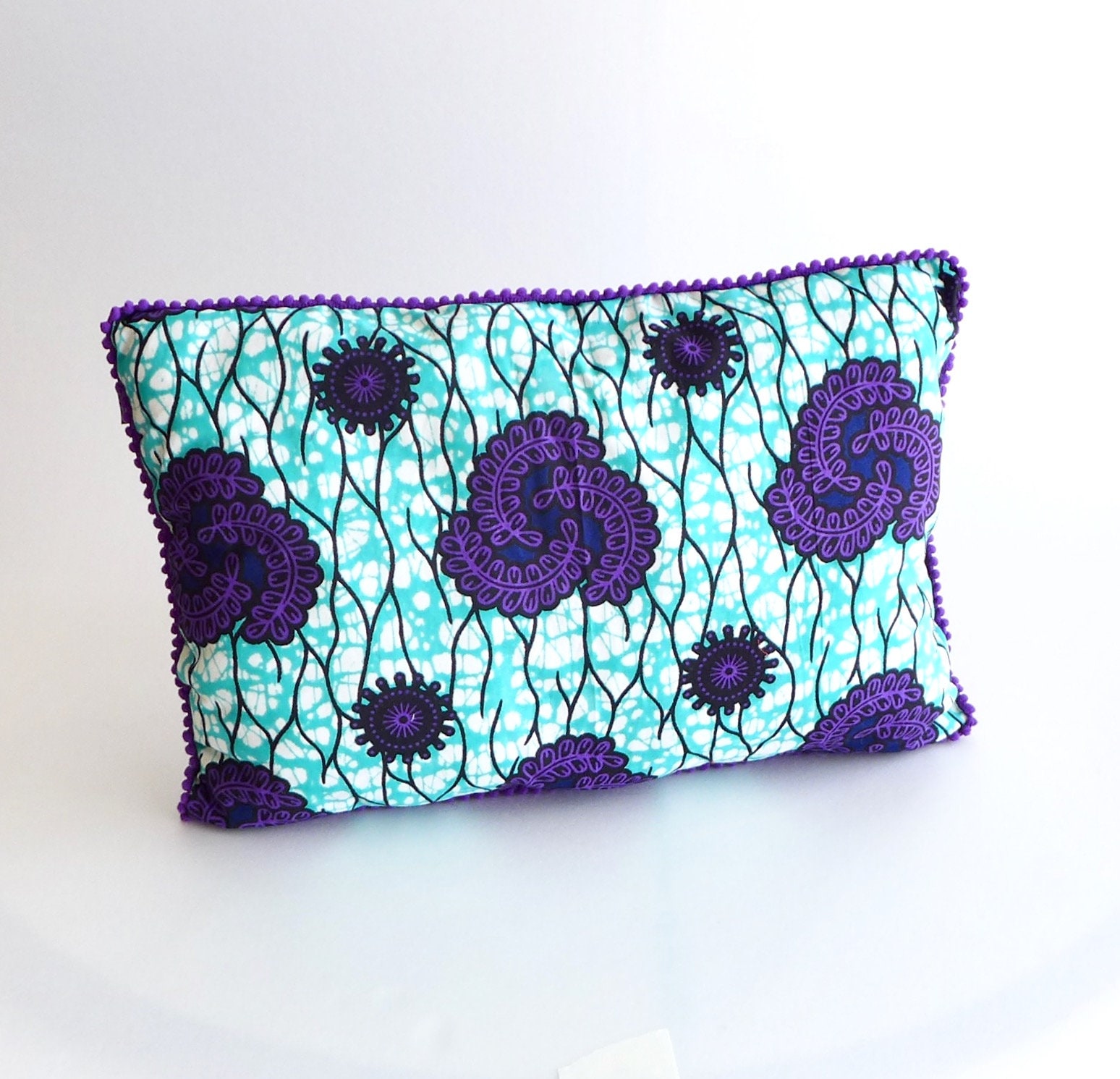 Coussin Décoratif Rectangle Ethnique en Wax Africain Motifs Abstraits Violet et Bleu Turquoise avec 