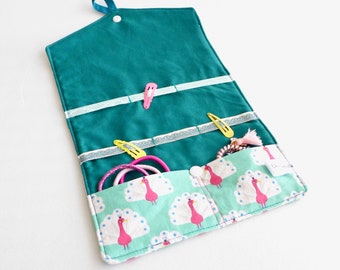 Pochette à barrettes et élastiques à cheveux fillettes en tissu à motifs paon rose et vert Rangement accessoires filles pratique vacances