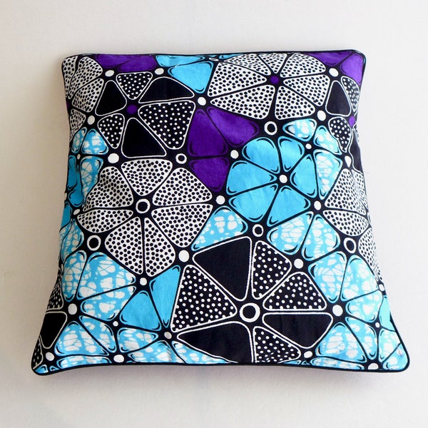 Housse de coussin carré 40x40 cm wax africain bleu violet, housse coussin rectangle motifs abstraits, coussin graphique violet bleu noir