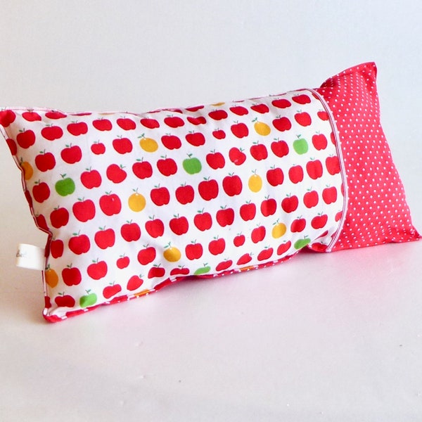 Petit coussin décoratif tissu pomme vintage et rouge à pois blanc, accessoire déco pour chambre d'enfant, idée cadeau Noël déco vintage