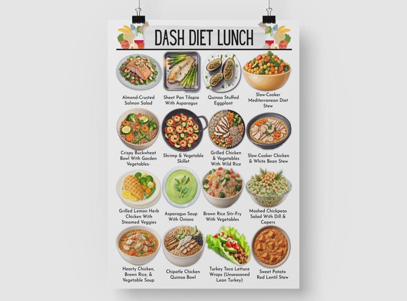 Puede incluir: Un p&oacute;ster titulado "DASH DIET LUNCH" muestra 16 ilustraciones coloridas de opciones de comidas saludables. Los platos incluyen ensalada de salm&oacute;n con costra de almendras, sart&eacute;n de camarones y guiso de lentejas rojas y batata. El p&oacute;ster est&aacute; suspendido por dos clips negros.
