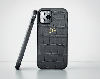 Funda personalizada de piel de cocodrilo negra para iPhone 13 Pro Max, 13 Pro, 13 y 13 mini con monograma inicial grabado.