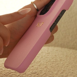 Personalisierte rosa Handyhülle, Leder Handyhülle, benutzerdefinierte iPhone Hülle, iPhone 15 Hülle, 15 plus, 14 Pro Max, 13 mini, 12 Bild 3