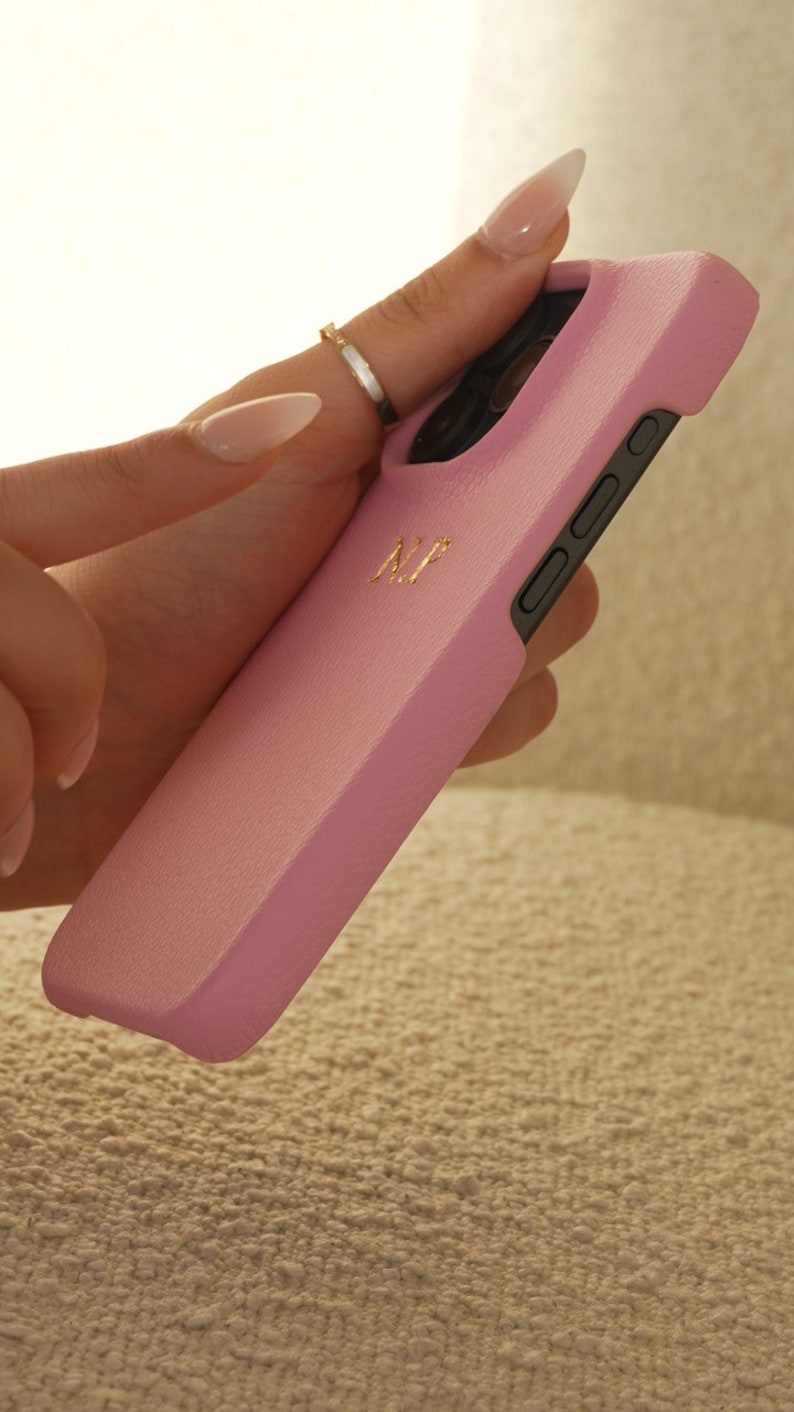 Personalisierte rosa Handyhülle, Leder Handyhülle, benutzerdefinierte iPhone Hülle, iPhone 15 Hülle, 15 plus, 14 Pro Max, 13 mini, 12 Bild 3