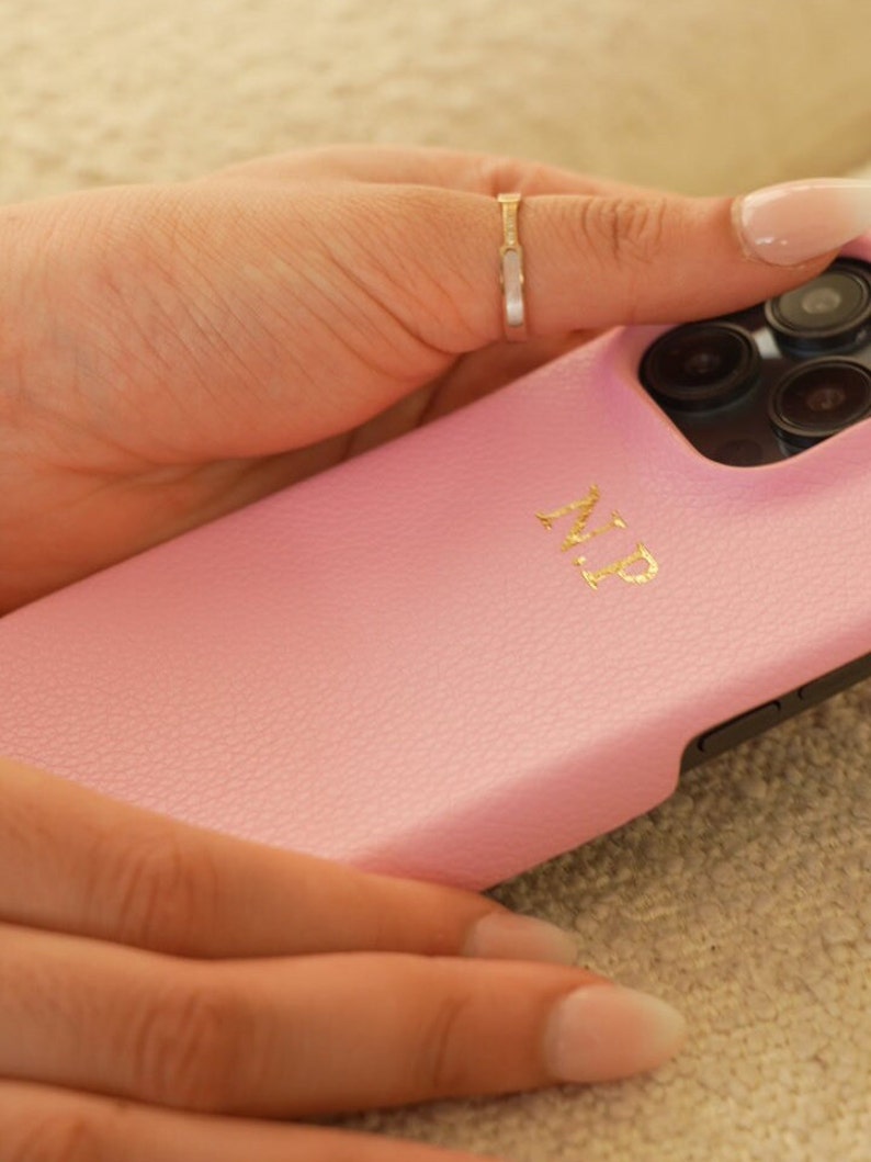 Personalisierte rosa Handyhülle, Leder Handyhülle, benutzerdefinierte iPhone Hülle, iPhone 15 Hülle, 15 plus, 14 Pro Max, 13 mini, 12 Bild 5