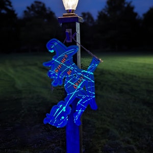 Witch Riding Broomstick &quot;Witches Be Crazy&quot; UV Blacklight Glowing Green - Funny Saying Halloween Decoration - Humorous - Neon UV Glow In Dark