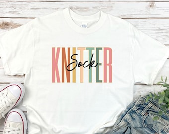 Camiseta para tejedores de calcetines, camiseta, camiseta para tejedores, regalo para tejedores, le encanta tejer calcetines, regalo para mamá, camiseta unisex de algodón grueso