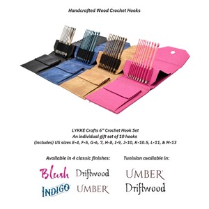 Puede incluir: Conjunto de 10 ganchillos de madera hechos a mano en una caja plegable. Los ganchillos est&aacute;n disponibles en cuatro colores: rubor, &iacute;ndigo, madera flotante y sombra. La caja est&aacute; disponible en negro, azul, marr&oacute;n y rosa.