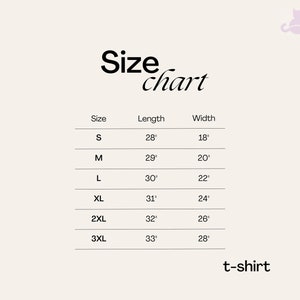 Puede incluir: Tabla de tallas para una camiseta con medidas en pulgadas. La tabla muestra la talla, la longitud y el ancho de la camiseta en tallas S, M, L, XL, 2XL y 3XL.