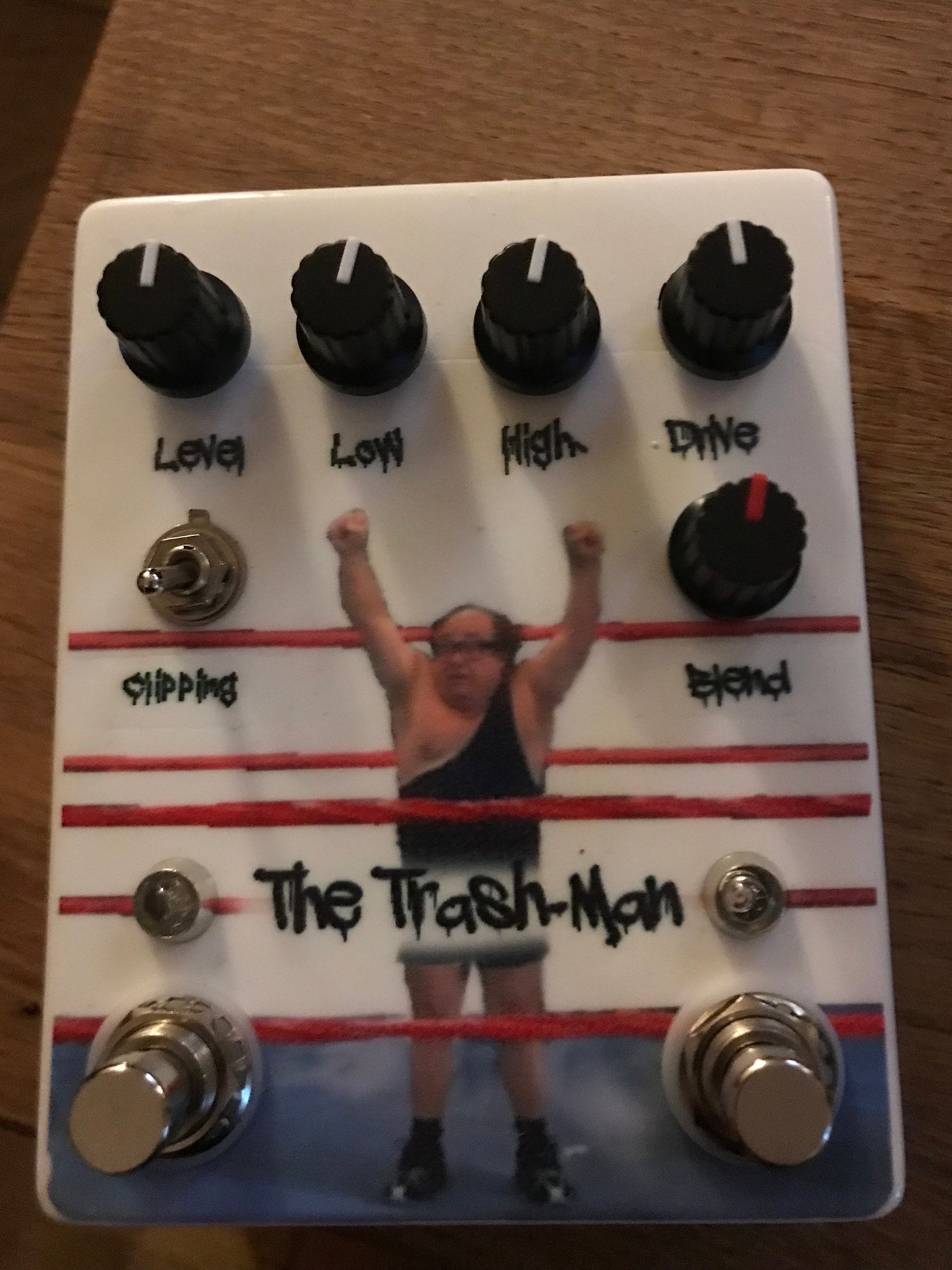 The Trash-man: Hard clipping distortion pedal with blendable octave up