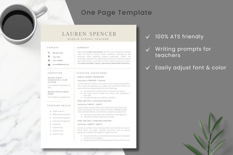 K&ouml;nnte beinhalten: Eine beige Lebenslaufvorlage mit dem Titel "One Page Template" oben. Der Lebenslauf ist f&uuml;r Lauren Spencer, eine Mittelschullehrerin. Der Lebenslauf enth&auml;lt Kontaktinformationen, eine Zusammenfassung, Ausbildung, Berufserfahrung und Lehrf&auml;higkeiten. Der Lebenslauf enth&auml;lt auch eine Liste der Vorteile der Verwendung der Vorlage, wie z. B. 100% ATS-freundlich, Schreibaufforderungen f&uuml;r Lehrer und einfache Anpassung von Schriftart und Farbe.