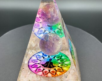Bergkristall programmiert nach Agnihotra 314 Amethyst Orgonit Pyramide