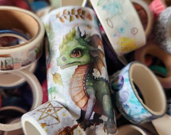 Rollos completos de cinta washi con diseños y anchos variados