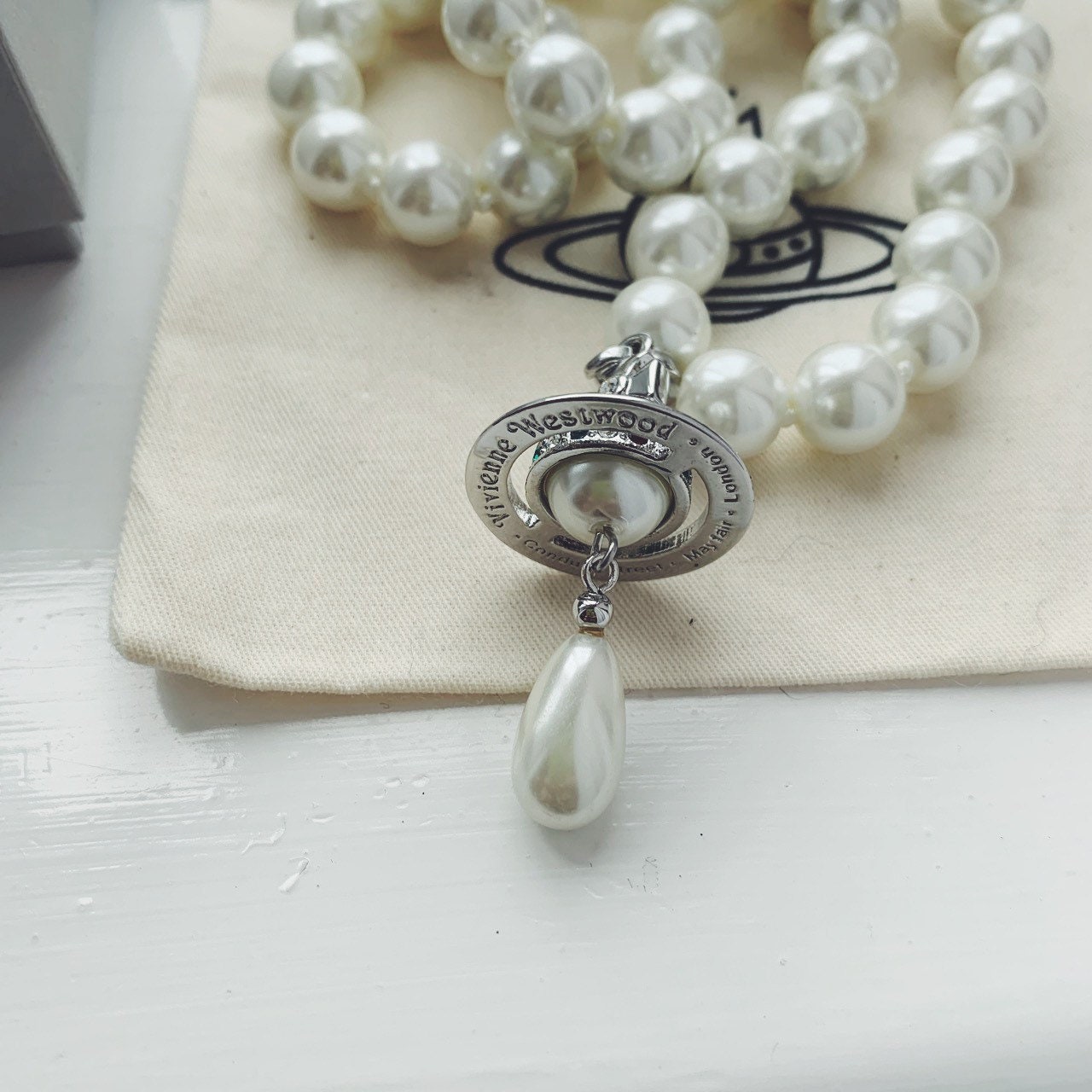 Vivienne Westwood Silber Perlenkette mit 3D Orb Tropfen und Etsy