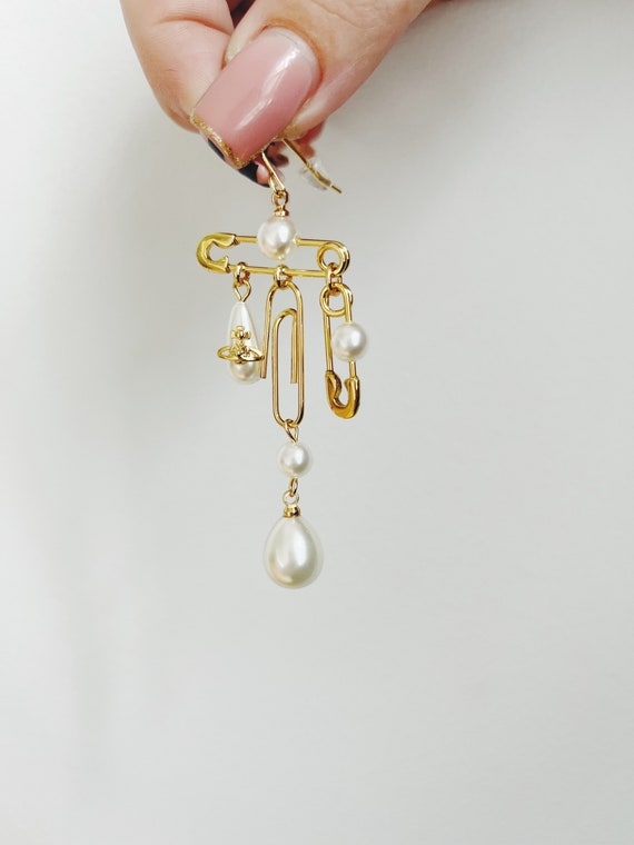 Vivienne Westwood gold saftey pin pearl drop dang… - image 2