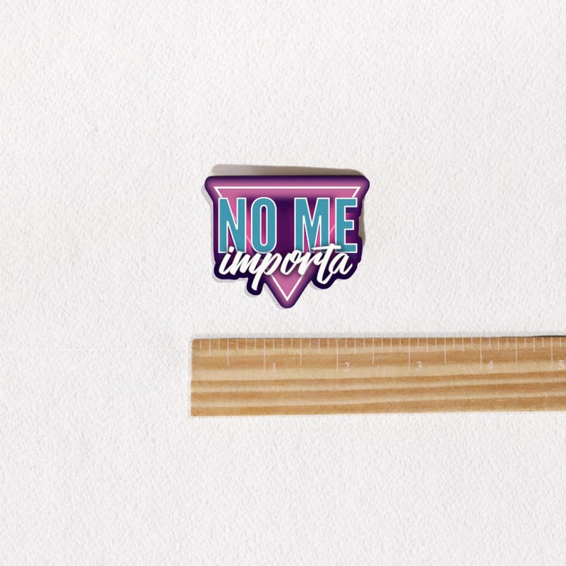 May include: A pink and blue triangle sticker with the text "NO ME importa" in white.