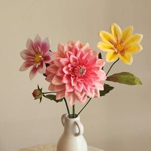 Crepe paper Dahlia | crepe paper flower | handmade | floral gift | home deco | Dahlia bouquet | Dahlia flower | Collarette dahlia