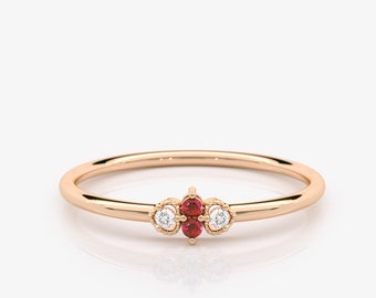 Dainty Ruby et Diamond Ring