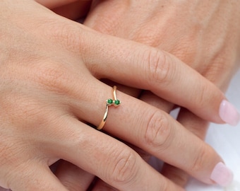 Slim Emerald Ring, Everyday Ring, Birthstone Gift, 14K Rose Gold Ring, May Birthstone Ring, Promise Ring, Wedding Ring, Gemstone Ring