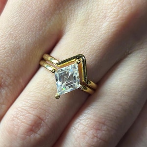 Kite 2.50 CT Lozenge Cut Near Colorless Moissanite Ring Set Prong Set Solitaire Engagement Ring Unique Wedding Ring Anniversary Gift