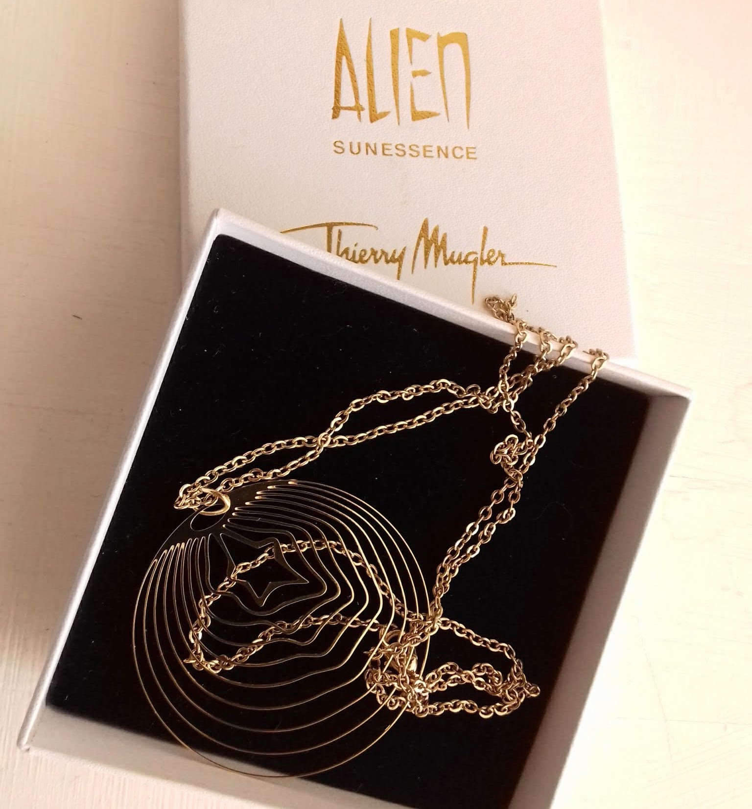 Thierry Mugler ネックレス Thierry Mugler - Star Sunessence Chain and Pendant Necklace Alien