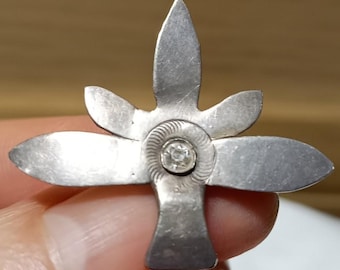 Antique Silver Arts and Crafts Stick Pin: Fleur-de-Lis Cravat Brooch, c. 1900