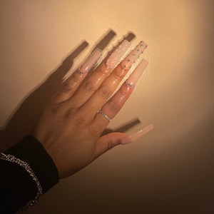 Spotlight|Glam Acrylic Press On Nail Set|THEVVSLAB