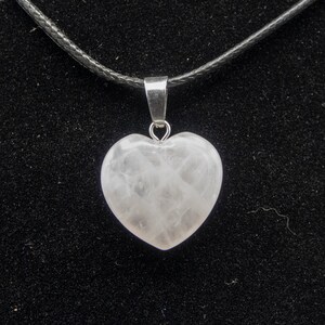 Collar with gemstone pendant