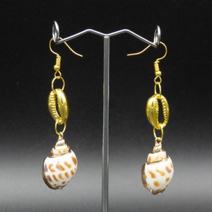 Shell earrings with metal shell charm