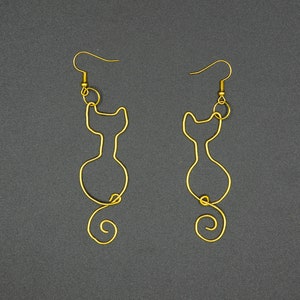 Cat earrings made of aluminum wire