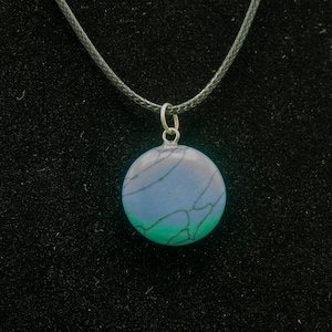 Collar with gemstone pendant