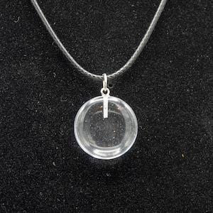 Collar with gemstone pendant