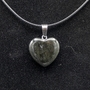 Collar with gemstone pendant