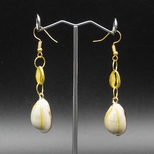 Shell earrings with metal shell charm