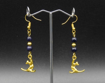 Katzen-Ohrringe mit Metall- und Blaufluss-Edelstein-Perlen
