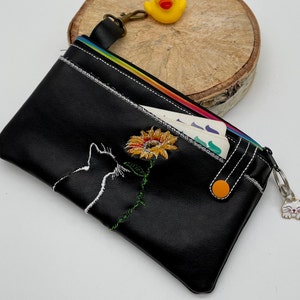 Handytasche mit Geldbörse Katze mit Sonnenblume gestickt, Kunstleder, Geschenk Portemonnaie mit Reißverschluss Brillenetui, kleine Tasche