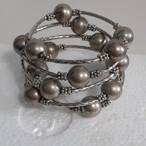 Vintage single strand multi layer gray bead bracelet