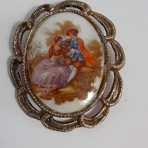Vintage Fragonard signierte Hof pärchen Porzellan Brosche Transfer verziert